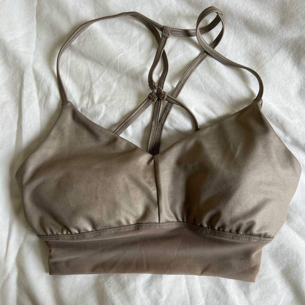 Alo Yoga Lavish Bra in Gravel glossy